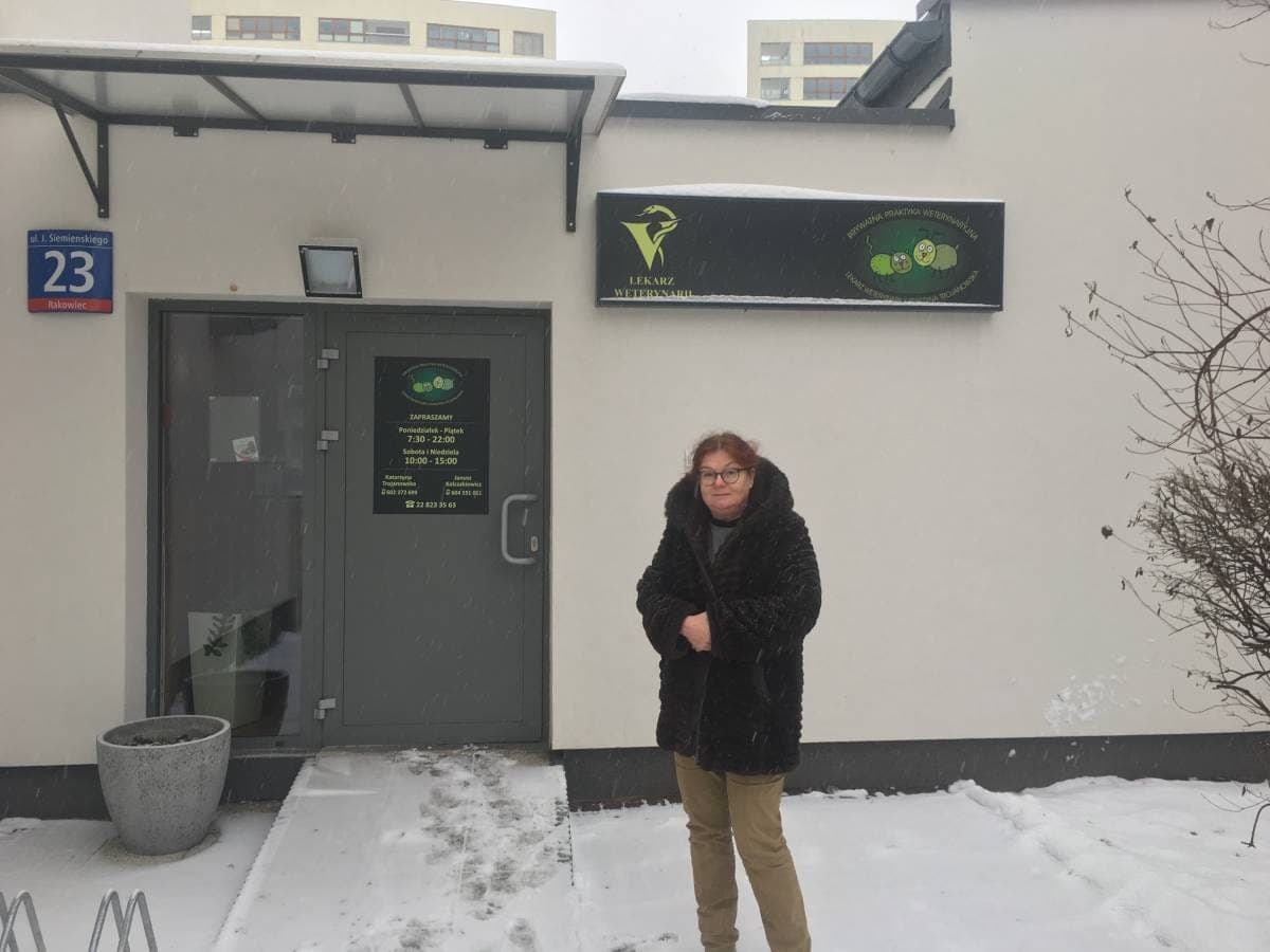 W sprawie zakazu zatrzymywania się przed Przychodnią Weterynaryjną na Siemieńskiego w Warszawie.